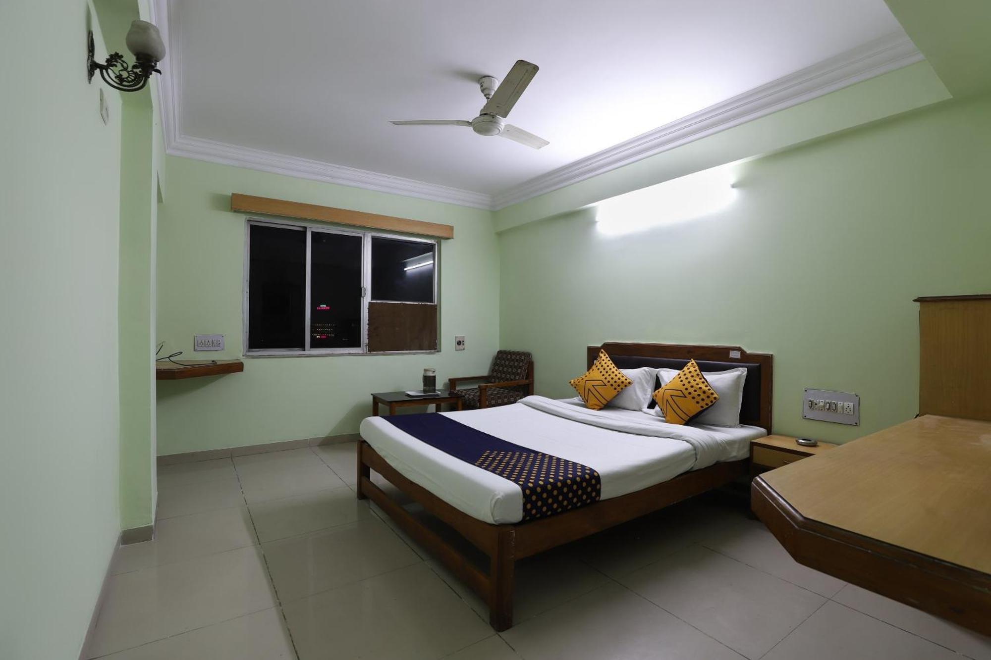 Spot On Hotel Hilltop Vadodara Dış mekan fotoğraf