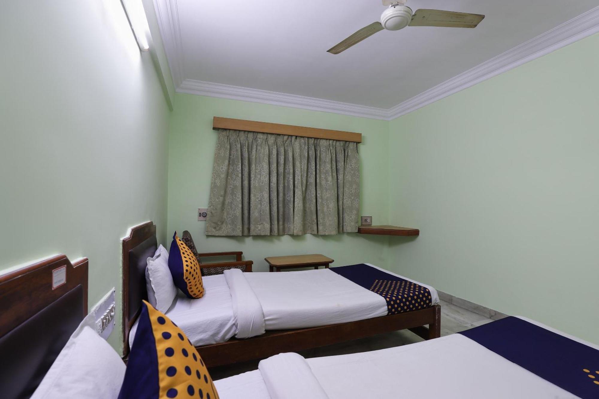 Spot On Hotel Hilltop Vadodara Dış mekan fotoğraf