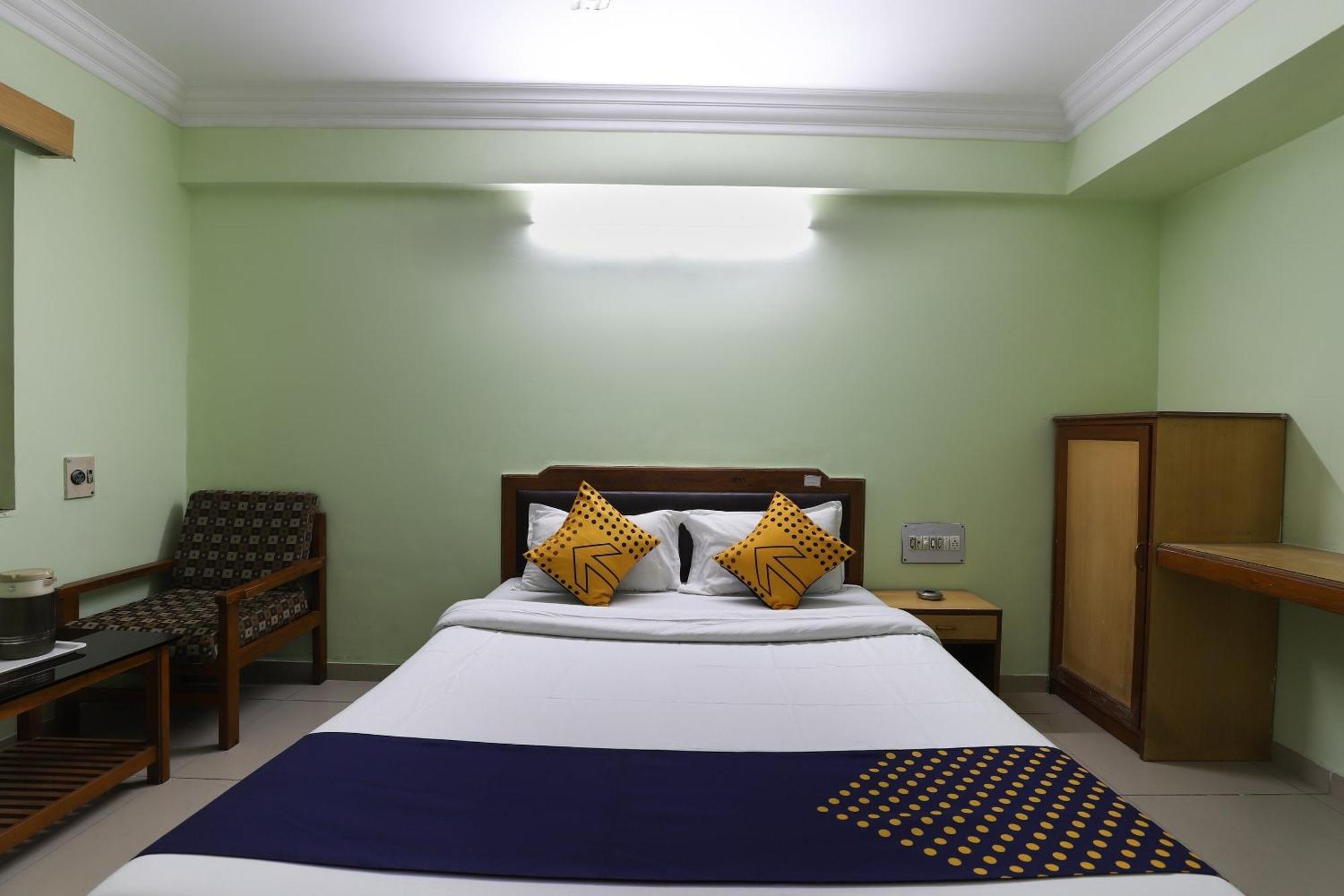 Spot On Hotel Hilltop Vadodara Dış mekan fotoğraf