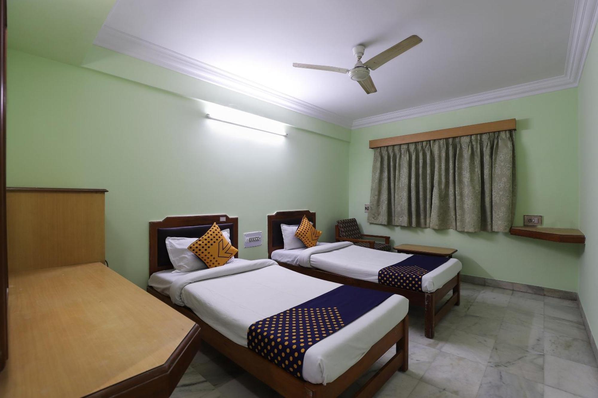 Spot On Hotel Hilltop Vadodara Dış mekan fotoğraf