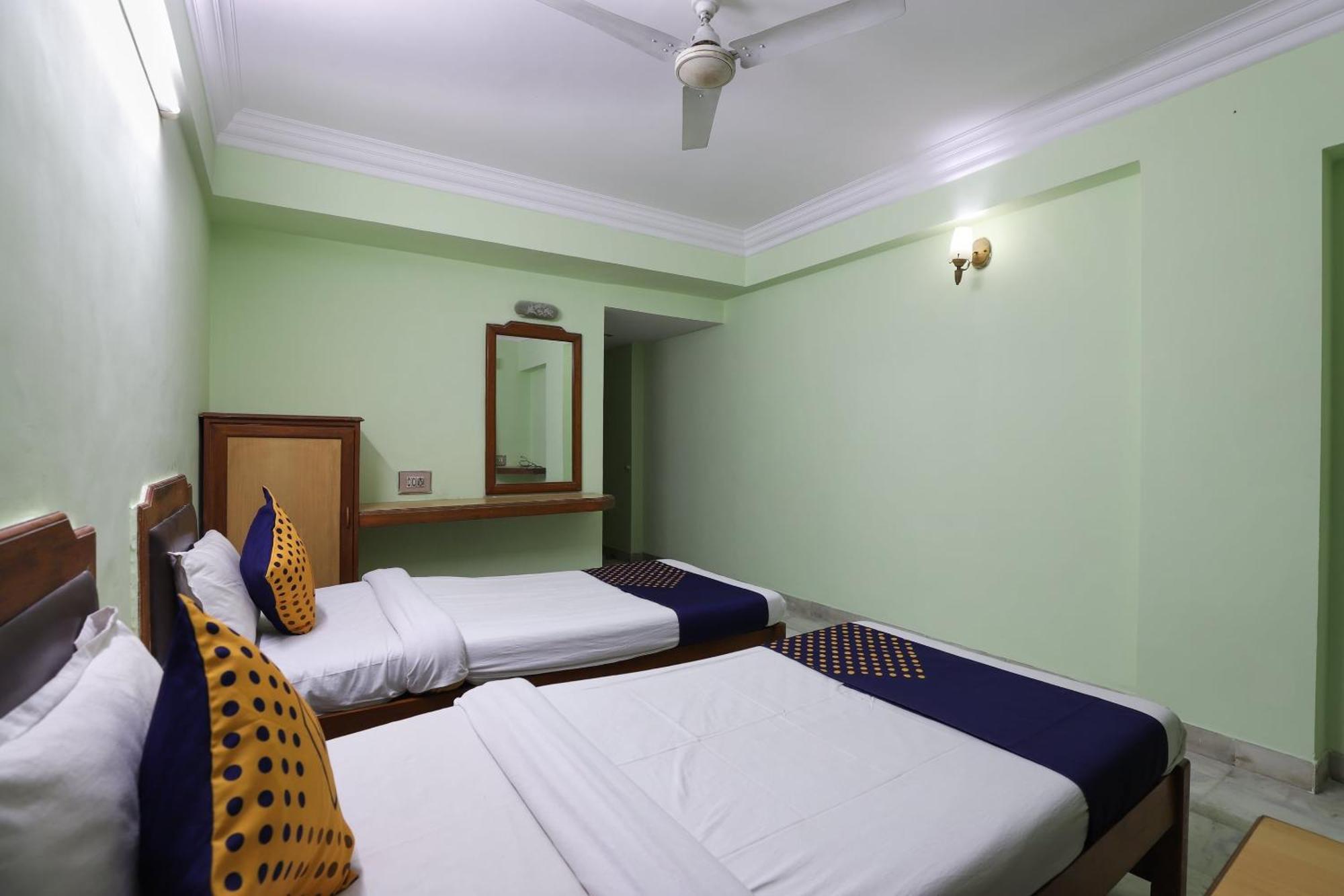 Spot On Hotel Hilltop Vadodara Dış mekan fotoğraf