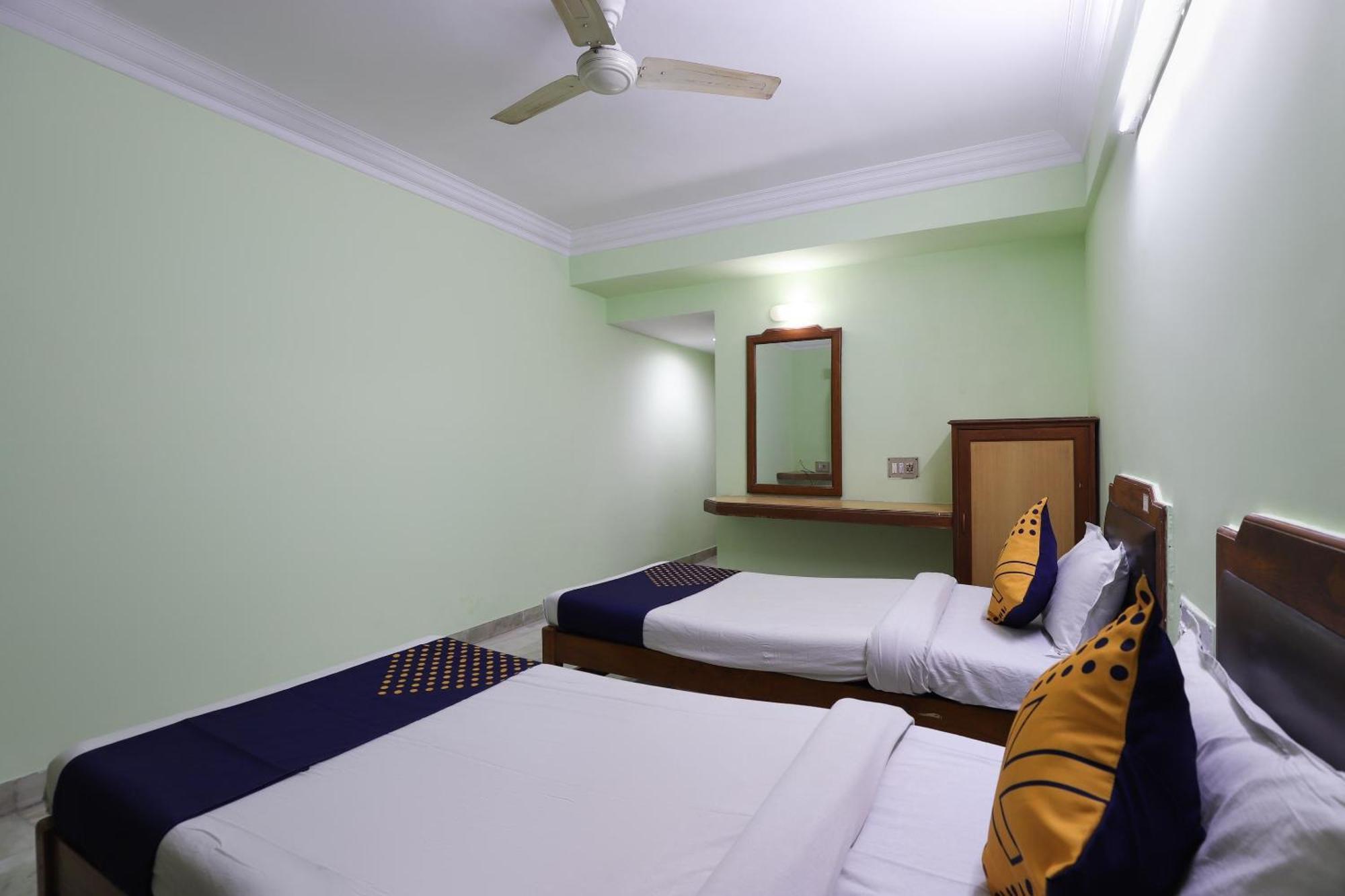 Spot On Hotel Hilltop Vadodara Dış mekan fotoğraf