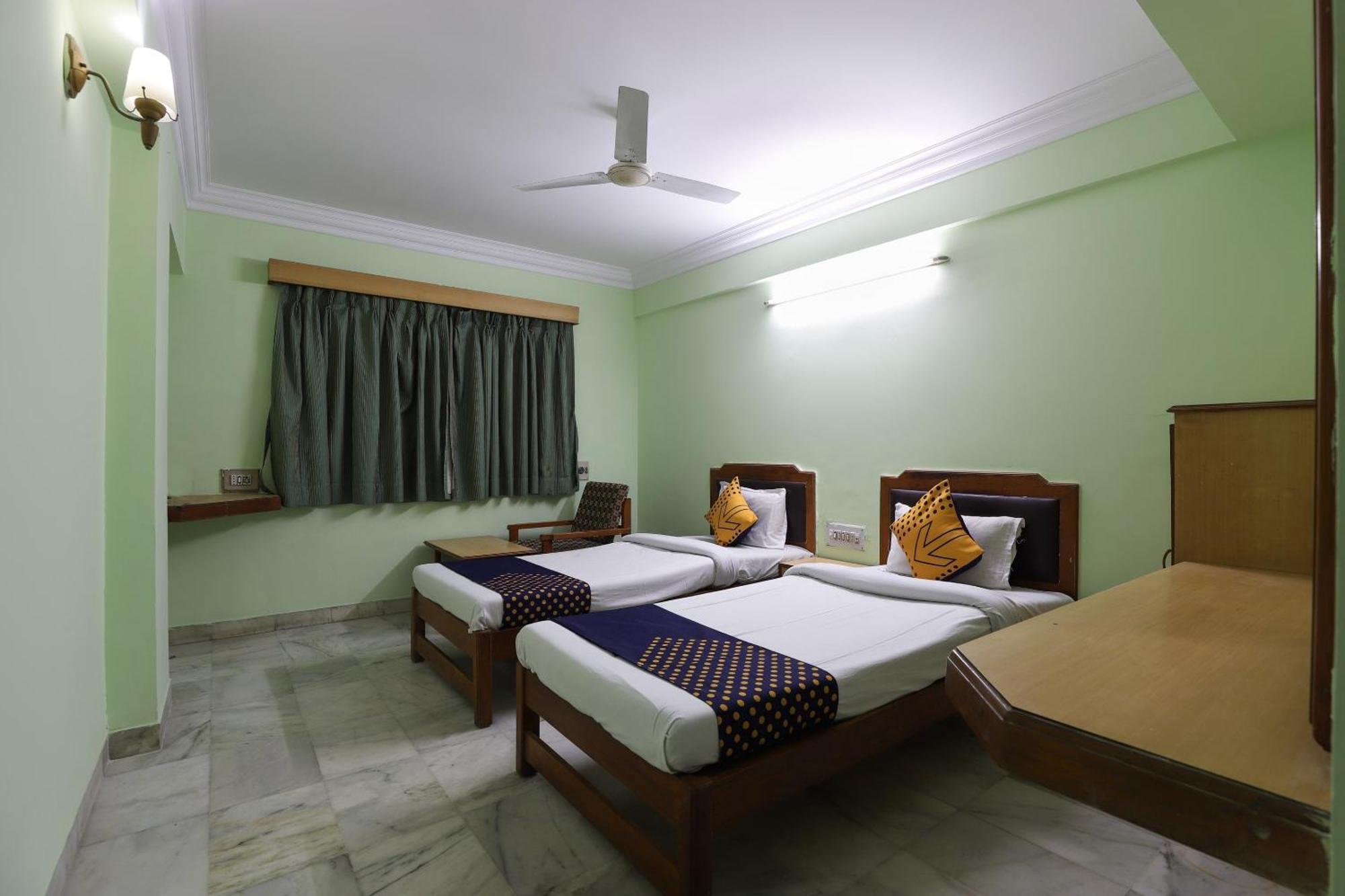 Spot On Hotel Hilltop Vadodara Dış mekan fotoğraf