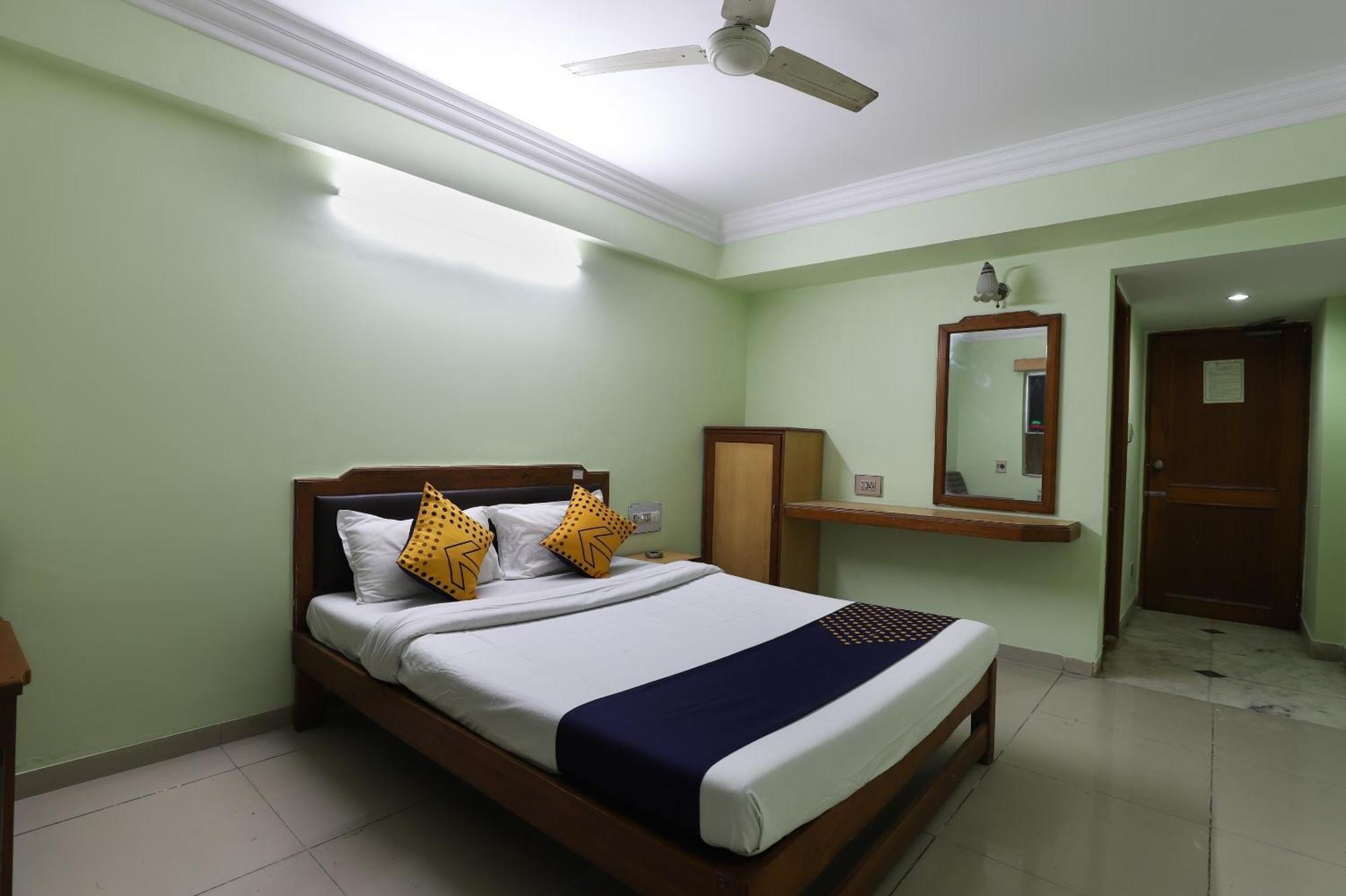 Spot On Hotel Hilltop Vadodara Dış mekan fotoğraf