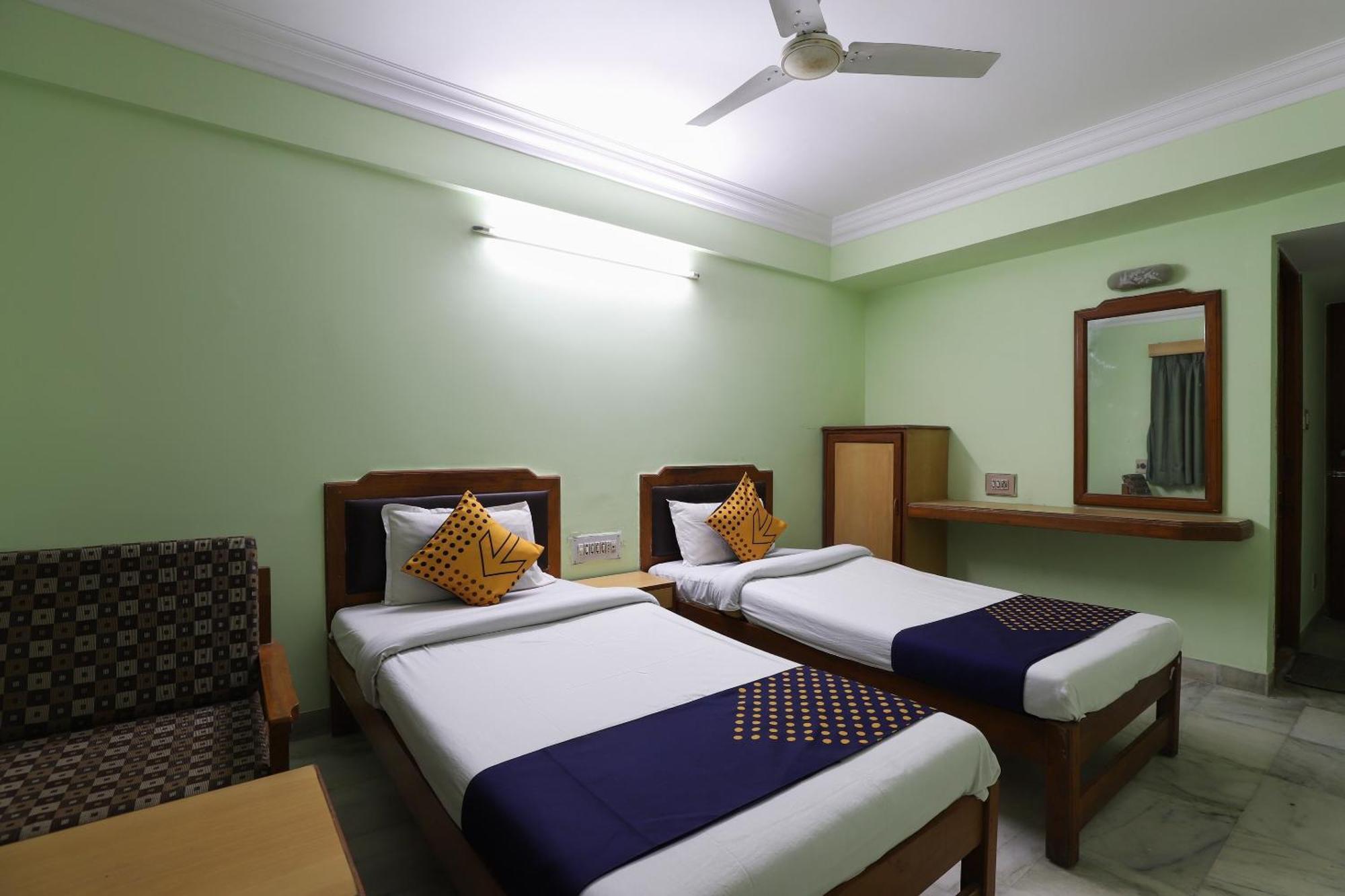 Spot On Hotel Hilltop Vadodara Dış mekan fotoğraf