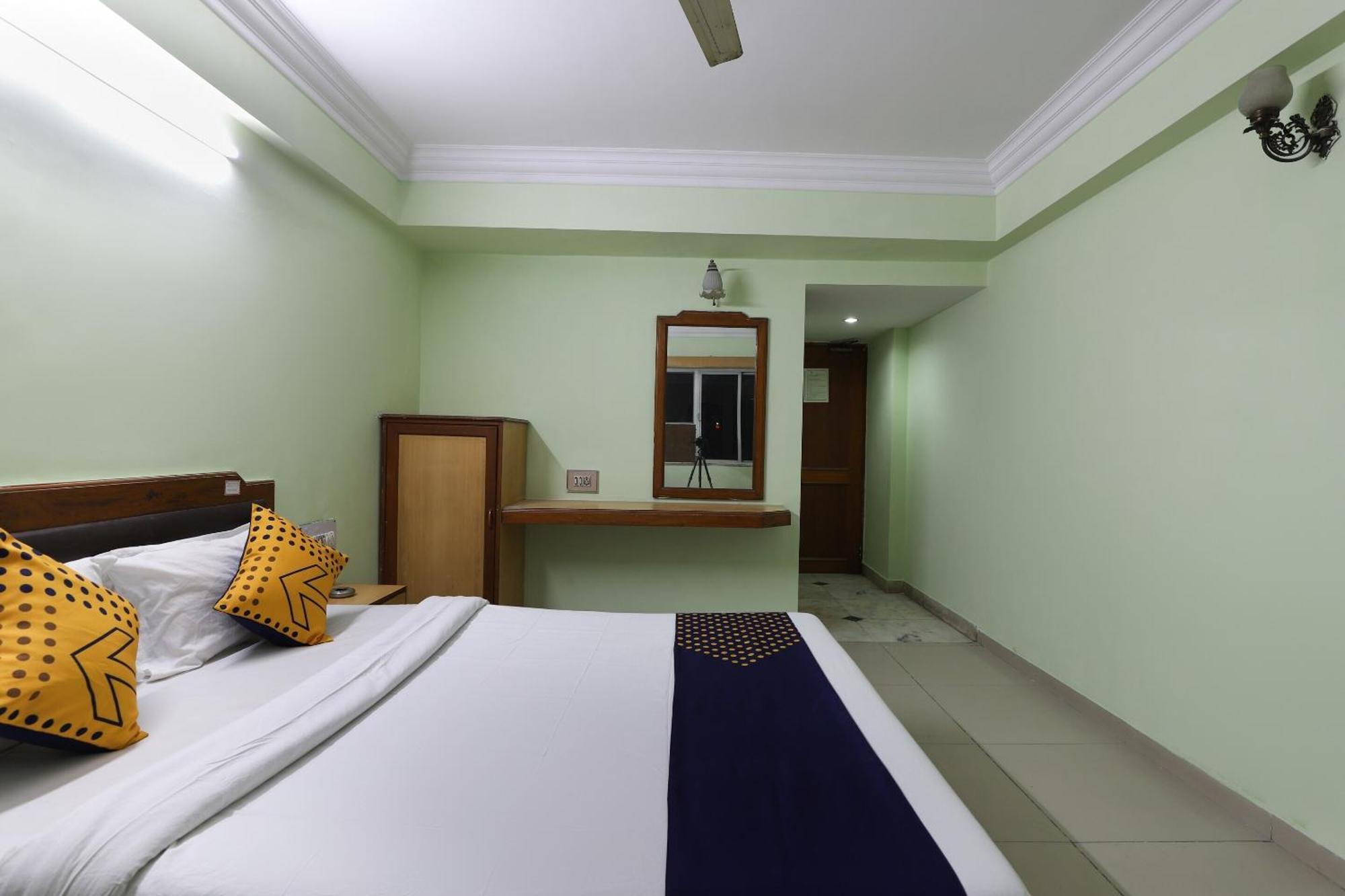 Spot On Hotel Hilltop Vadodara Dış mekan fotoğraf