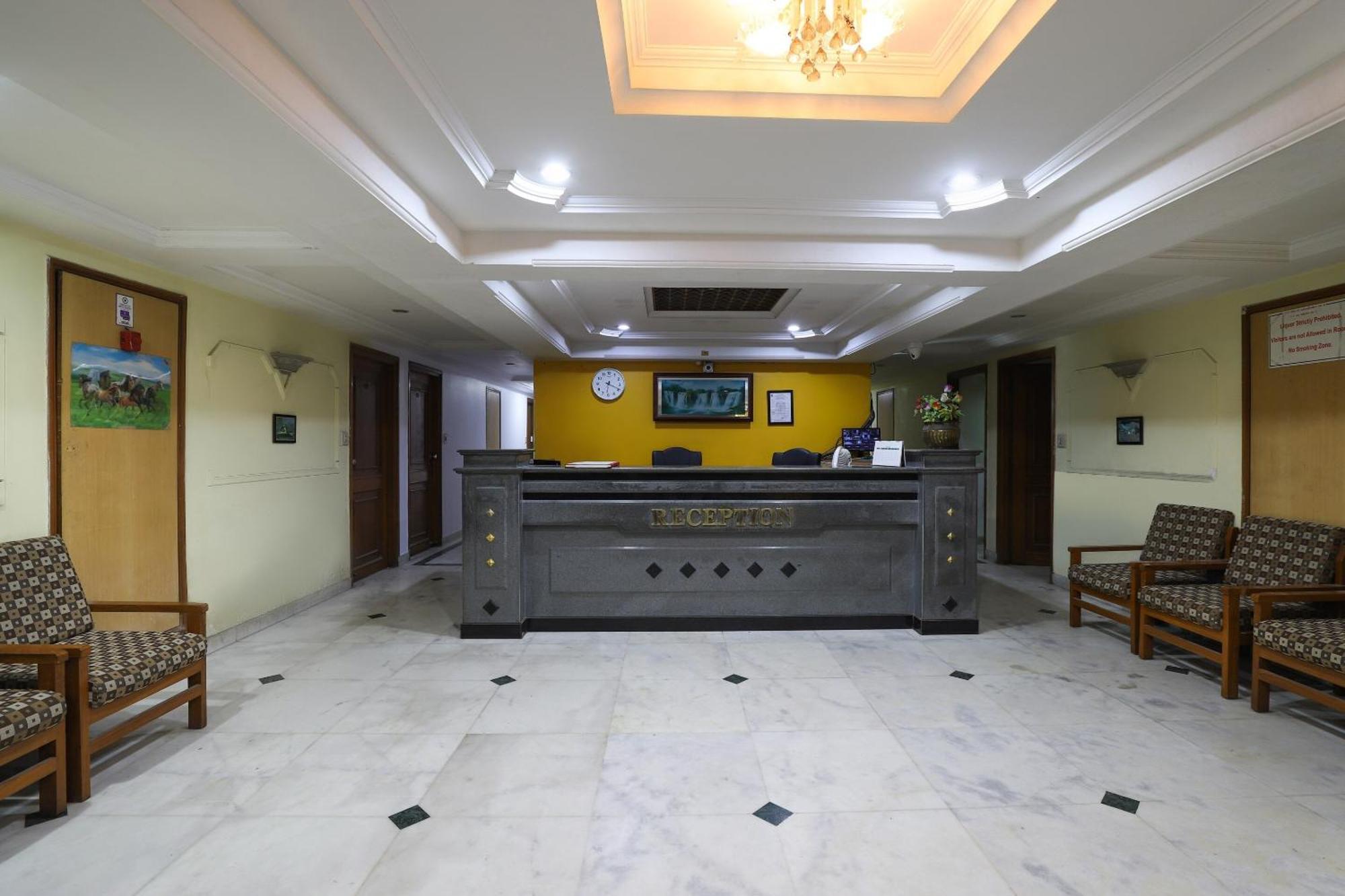 Spot On Hotel Hilltop Vadodara Dış mekan fotoğraf