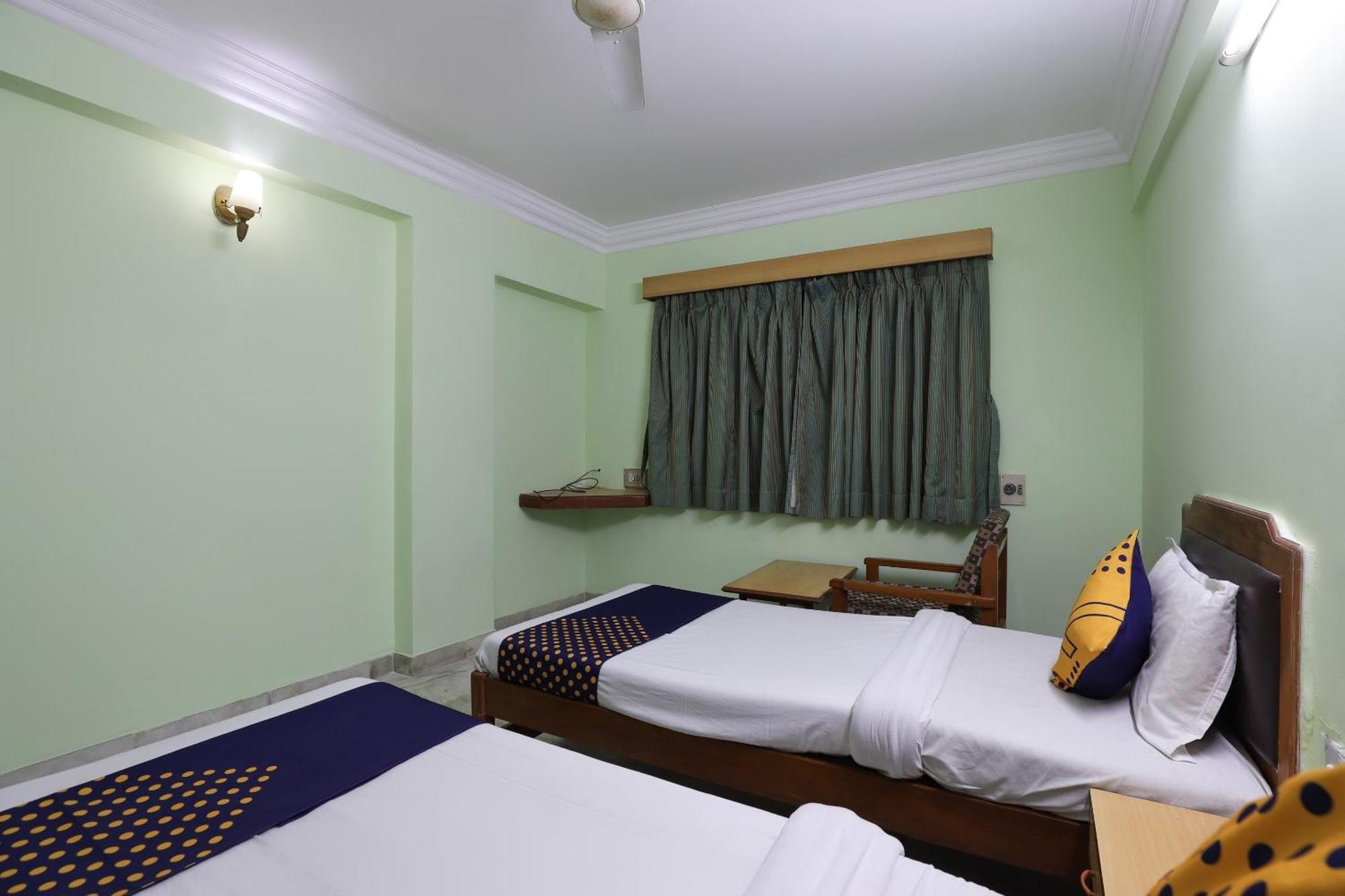 Spot On Hotel Hilltop Vadodara Dış mekan fotoğraf