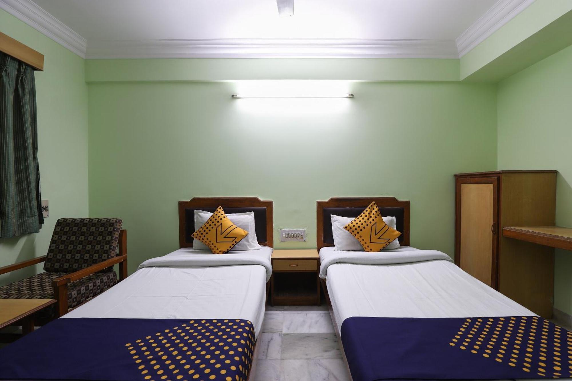 Spot On Hotel Hilltop Vadodara Dış mekan fotoğraf